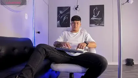 Cristopher_strong webcam model stream image