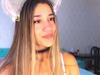 aura-18 webcam camsoda model stream image