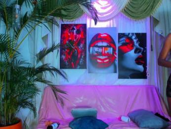 hotties-kittens webcam bongacams model stream image