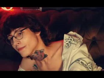 hotdogswaitingaports webcam model stream image