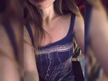 Elleanora webcam bongacams model stream image