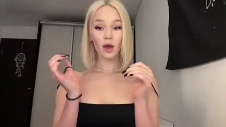 ur_molly webcam stripchat model stream image
