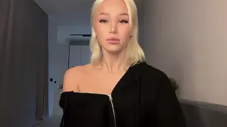 ur_molly webcam stripchat model stream image