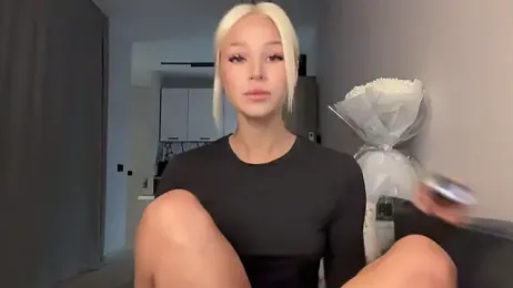 ur_molly webcam stripchat model stream image