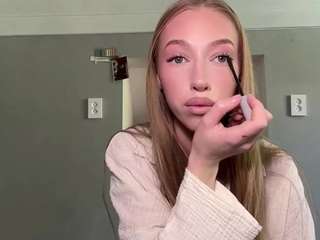 laraethurrell webcam model stream image