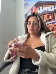 LIZ-06_ webcam model stream image