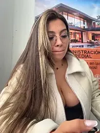 LIZ-06_ webcam model stream image