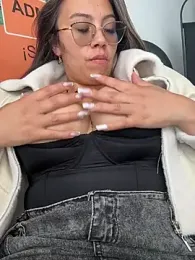 LIZ-06_ webcam model stream image