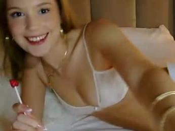 lilyloveeee webcam model stream image