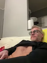 Axl_hot webcam model stream image