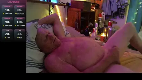 Pussyeat2please webcam model stream image