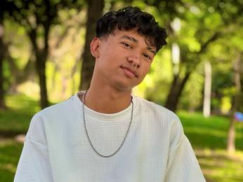 AdamsFox webcam model stream image