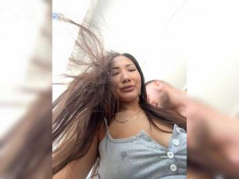 lean-lie webcam model stream image