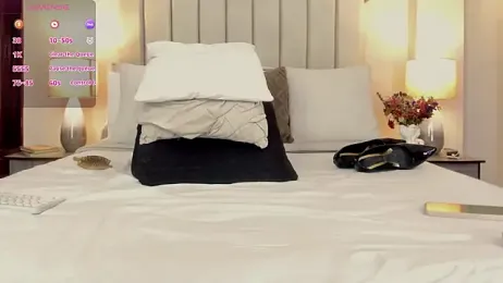 Romina_brunette webcam model stream image