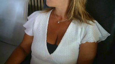 Enia webcam model stream image