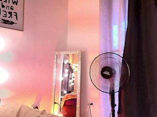 Lily Roseil webcam model stream image