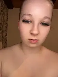 LittleChaosQueen webcam model stream image