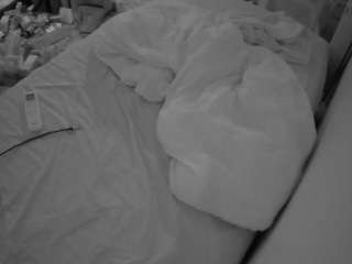 voyeurcam-julmodels-whitebed-4 webcam model stream image