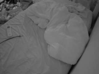 voyeurcam-julmodels-whitebed-4 webcam model stream image