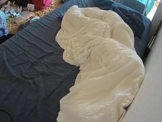 voyeurcam-julmodels-whitebed-4 webcam model stream image