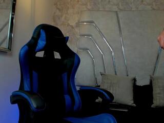 Maxx Thomson webcam model stream image