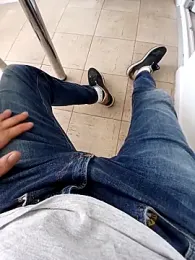 Adrian800009 webcam model stream image