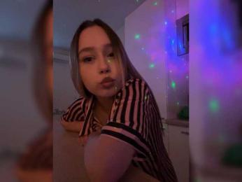 LunaKoma webcam model stream image