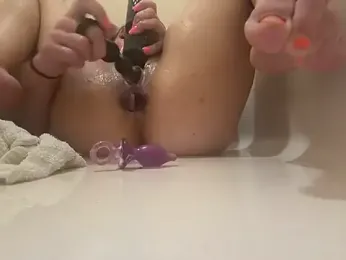 MegaTinyyy webcam model stream image