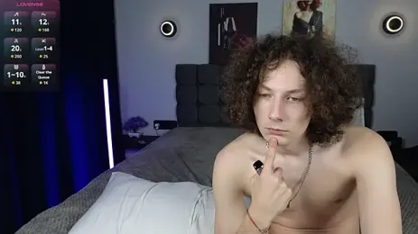 FreyaLoups webcam model stream image