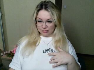 Kira Pride webcam model stream image