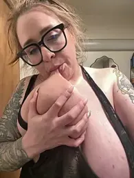 IvyOfYourDreams webcam model stream image