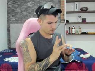 boyy-hott webcam model stream image