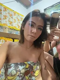 Bomb_Maddy webcam model stream image