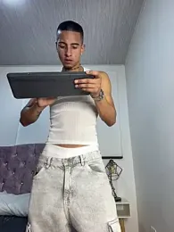 Spicy_Clay webcam model stream image