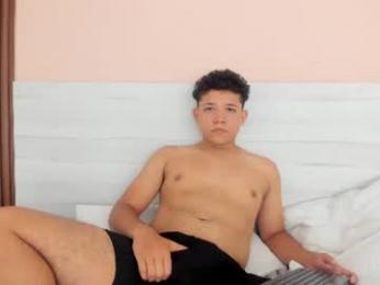 axel_west8 webcam model stream image