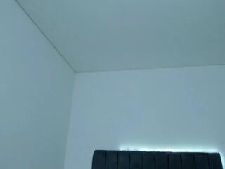 Sarah Roux webcam flirt4free model stream image