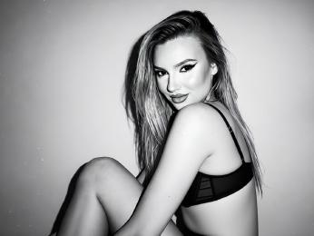 AnyaSin webcam model stream image