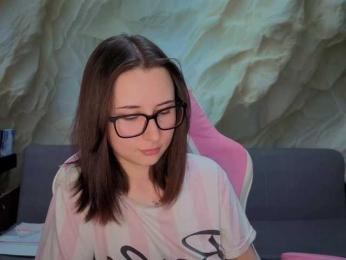 Unearthly webcam bongacams model stream image