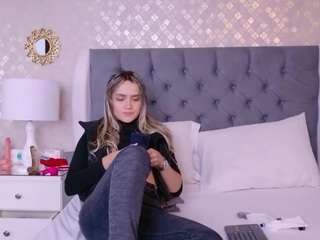 zoewillis webcam model stream image