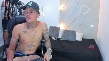 Aronjusting webcam model stream image
