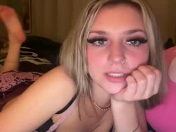 brieaviolet webcam model stream image