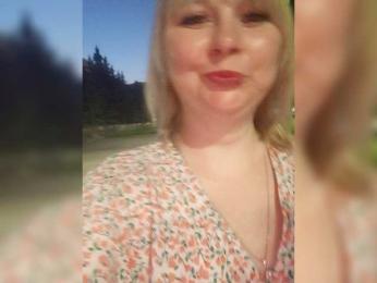 Lady-marshmallows webcam model stream image