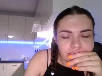 _hidden_frommymoom_ webcam model stream image