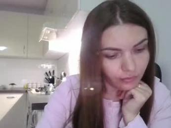 _hidden_frommymoom_ webcam model stream image