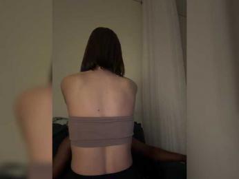 v_-_-_v webcam model stream image