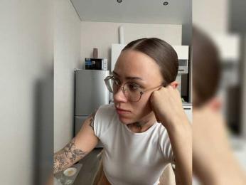 v_-_-_v webcam model stream image