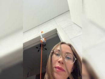v_-_-_v webcam model stream image