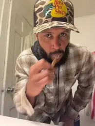 HungStr8Lightskin webcam model stream image