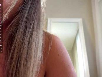 ZlataPeach webcam model stream image