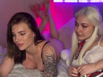 VelvetTwins webcam bongacams model stream image